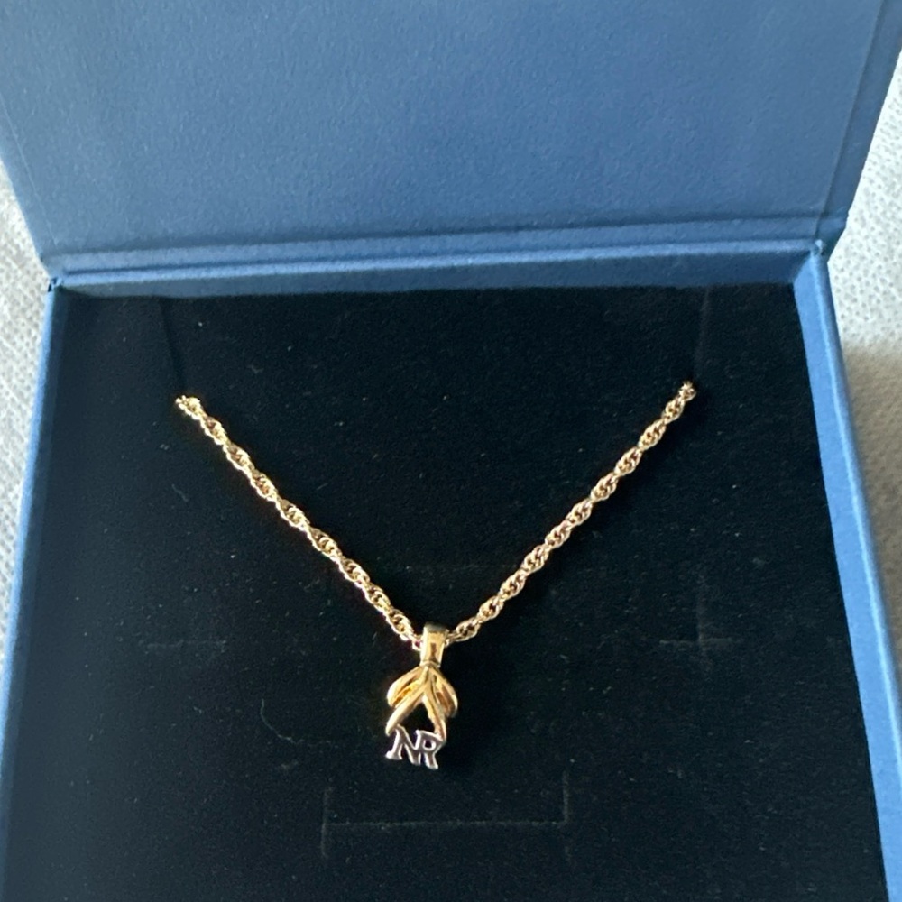 Nina Ricci Gold Tone Necklace With Pendant vintage